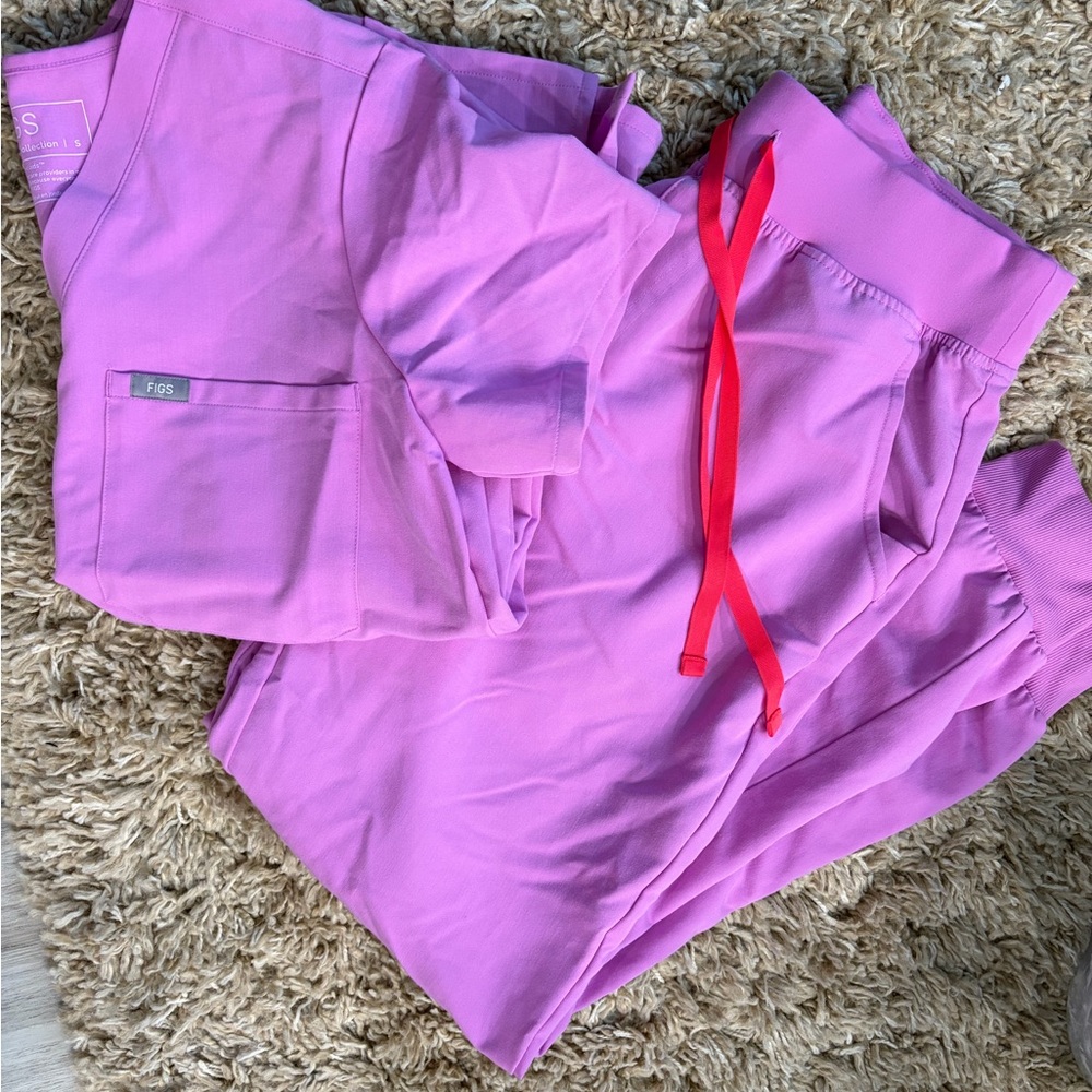 FIGS Women's Scrub Set